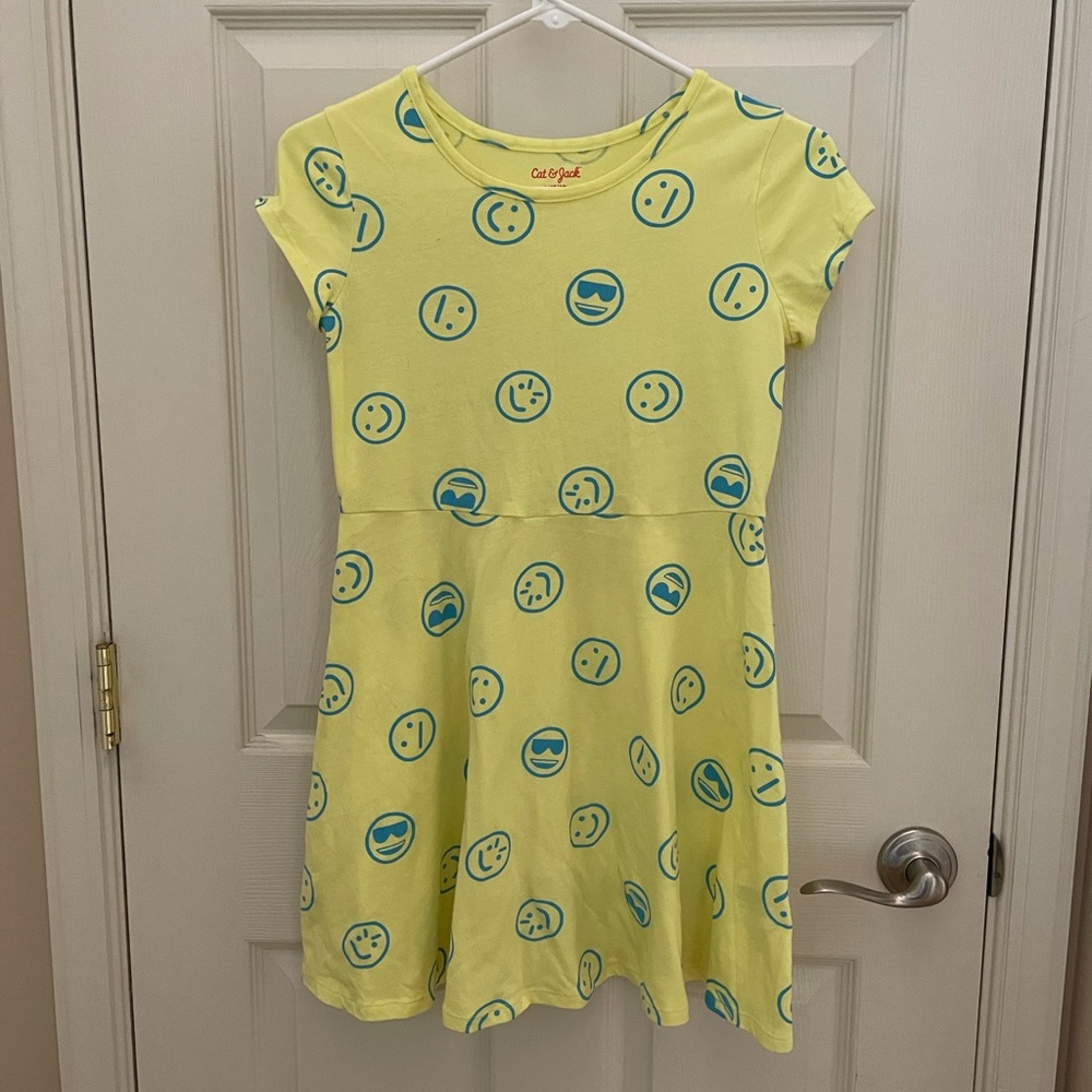 Cute girls dress! Size L